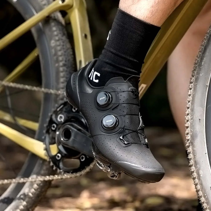 Santic Cycling Mountain Lock Shoes Outdoor Riding Sport MTB Bike Indoor Biking Carbon Fiber Sole Sneakers Comfortable Breathable