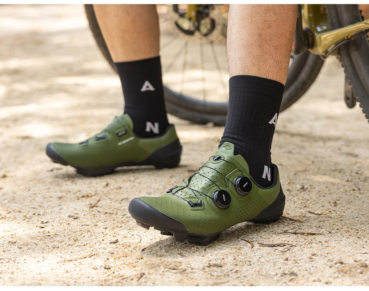 Santic Cycling Mountain Lock Shoes Outdoor Riding Sport MTB Bike Indoor Biking Carbon Fiber Sole Sneakers Comfortable Breathable